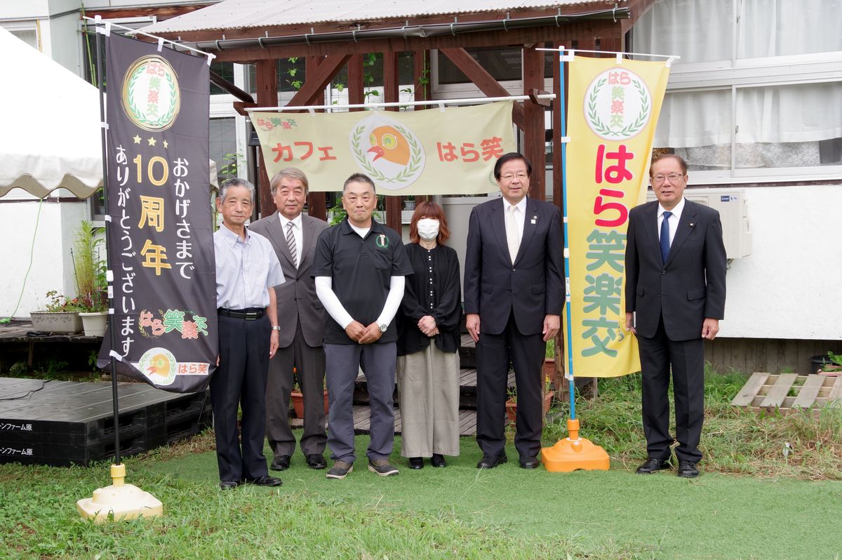 10周年記念式典でのご来賓と実行委員会の記念写真